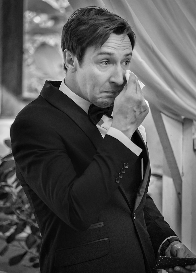 Groom's first sight